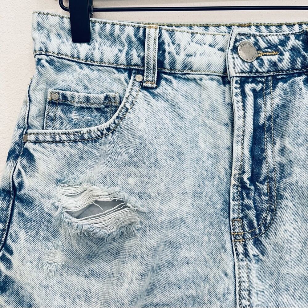 Blue Age Light Acid Wash High Rise Distressed Denim Jean Shorts - Small - Picture 2 of 13